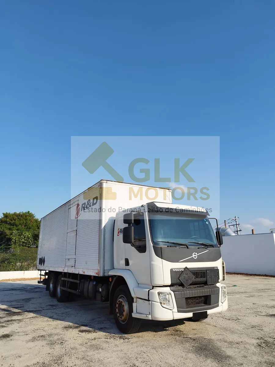 Volvo VM 270 6x2 21/21