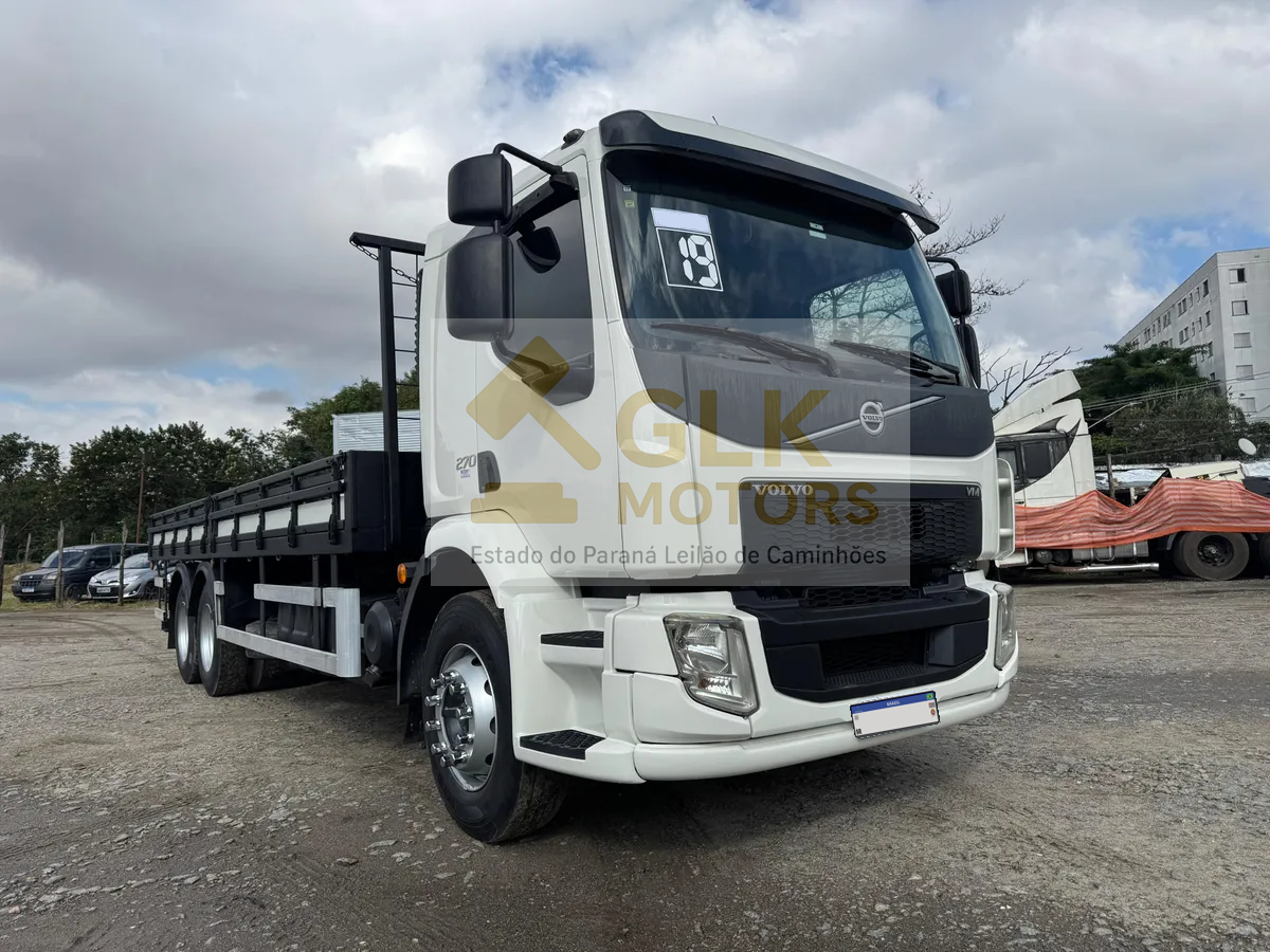 Volvo VM 270 6x2 19/19