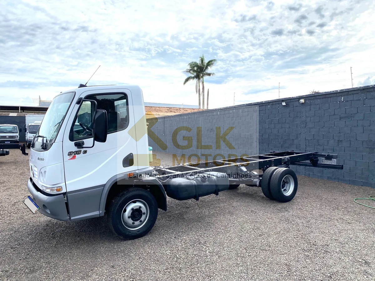 Mercedes-Benz Accelo 915 4x2 10/10